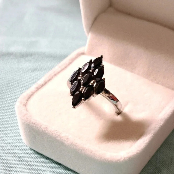 Natural Black Spinel Cluster Ring In Stainless Steel. Size 8 (2.85 ctw) - Picture 8 of 9